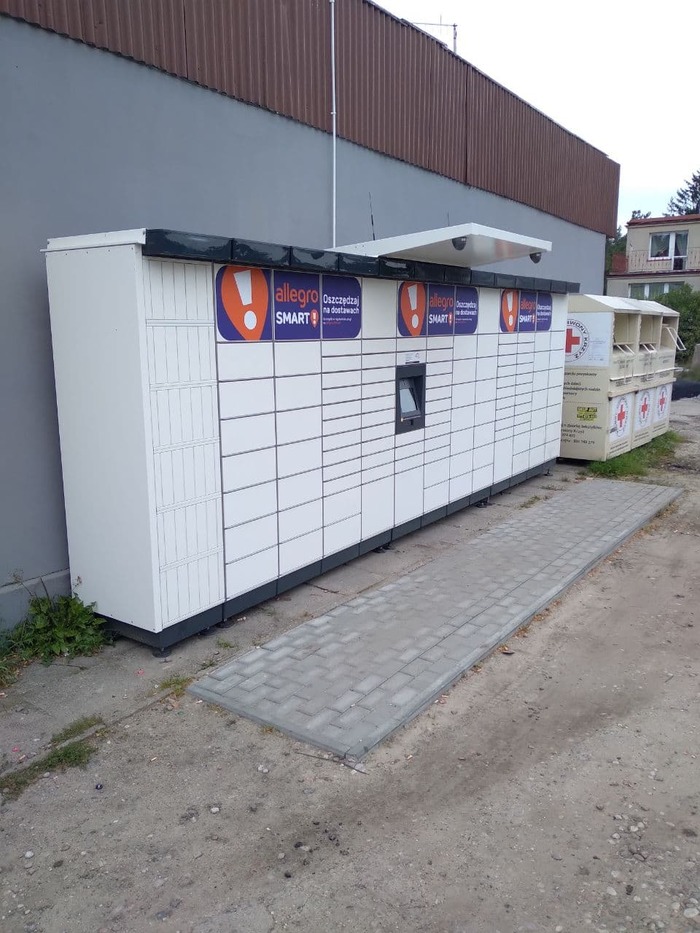 Paczkomat BVO01M przy Lewiatanie