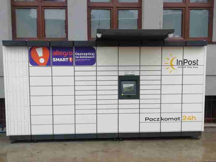 Paczkomat BVS01M Za budynkiem OSP
