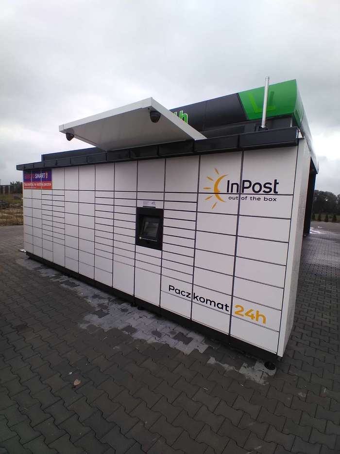 Paczkomat BVX01M przy myjni samochodowej