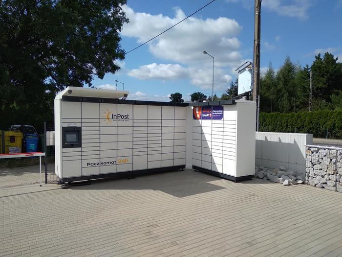 Paczkomat BWR04M na parkingu przy centrum FemiMea