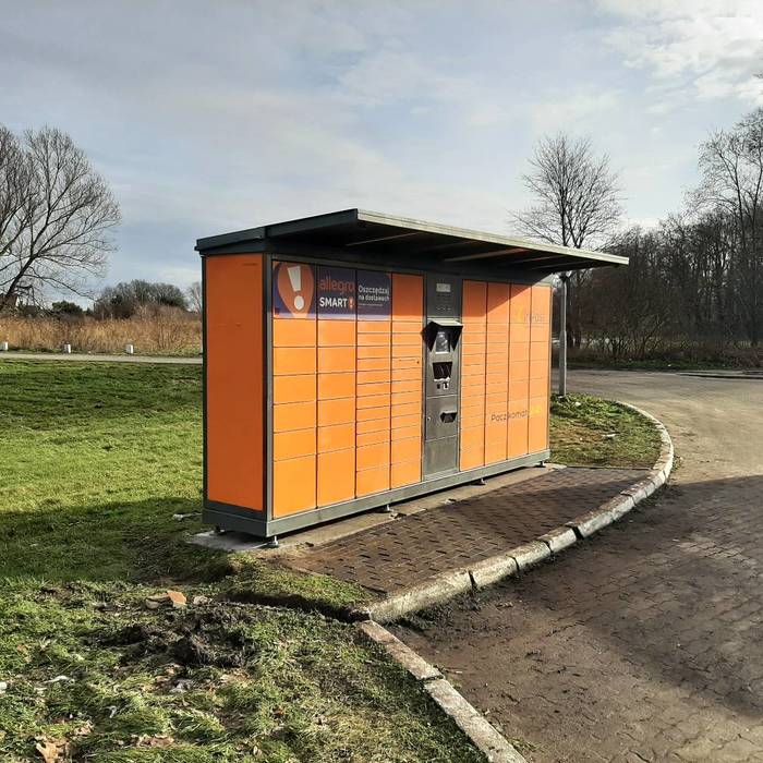 Parcel Locker BXD01F na parkingu stacji paliw