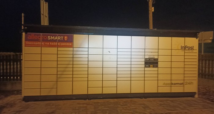 Paczkomat BXV01BAPP obok biura rachunkowego Contaria