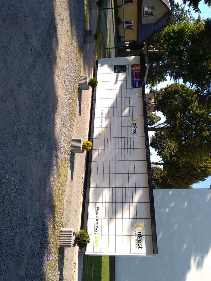 Paczkomat BXX01M Przed sklepem