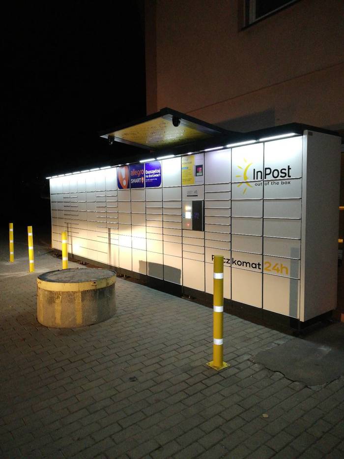 Paczkomat BYA01N Przy sklepie Delikatesy Centrum