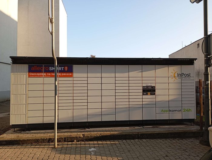 Paczkomat BYD03BAPP Przed parkingiem