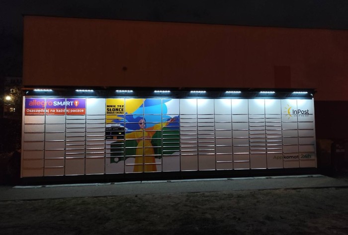 Paczkomat BYD08BAPP Na parkingu