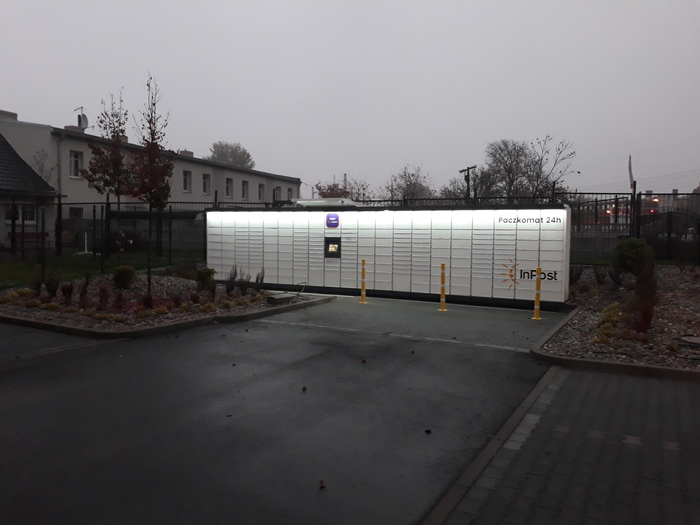 Paczkomat BYD11M Na parkingu sklepu Lidl