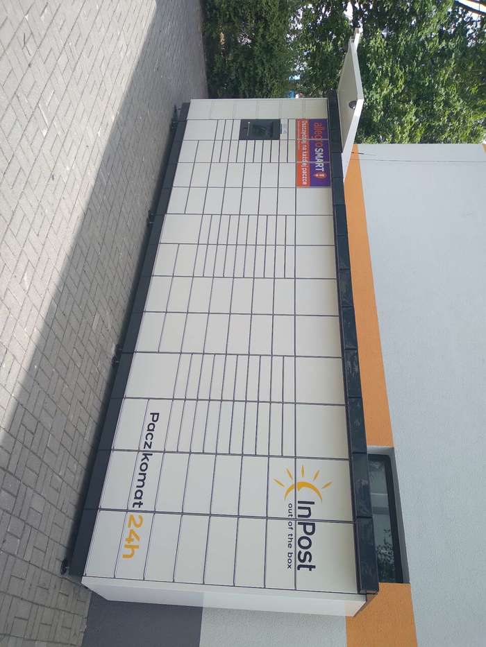 Paczkomat BYD123M Przy pasażu handlowym