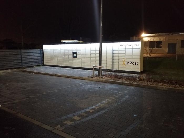 Paczkomat BYD22M Na parkingu sklepu Lidl