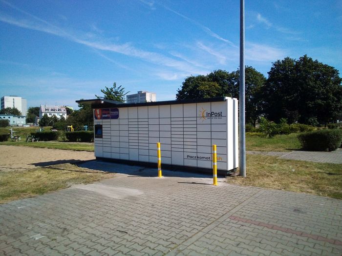 Paczkomat BYD29M Przy hali od strony Brdy
