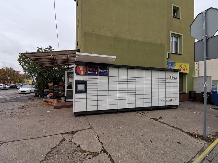 Parcel Locker BYD33M Wzdłuż ulicy Koszarowej