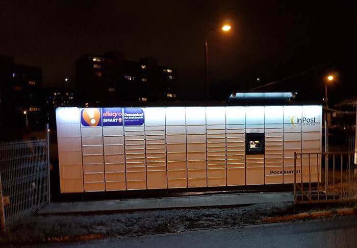 Paczkomat BYD36M Na parkingu MaDO