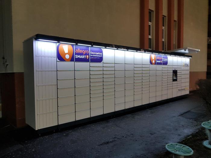 Parcel Locker BYD37M Na tylnej szczytowej ścianie budynku, od strony firmy Tyco Electronics