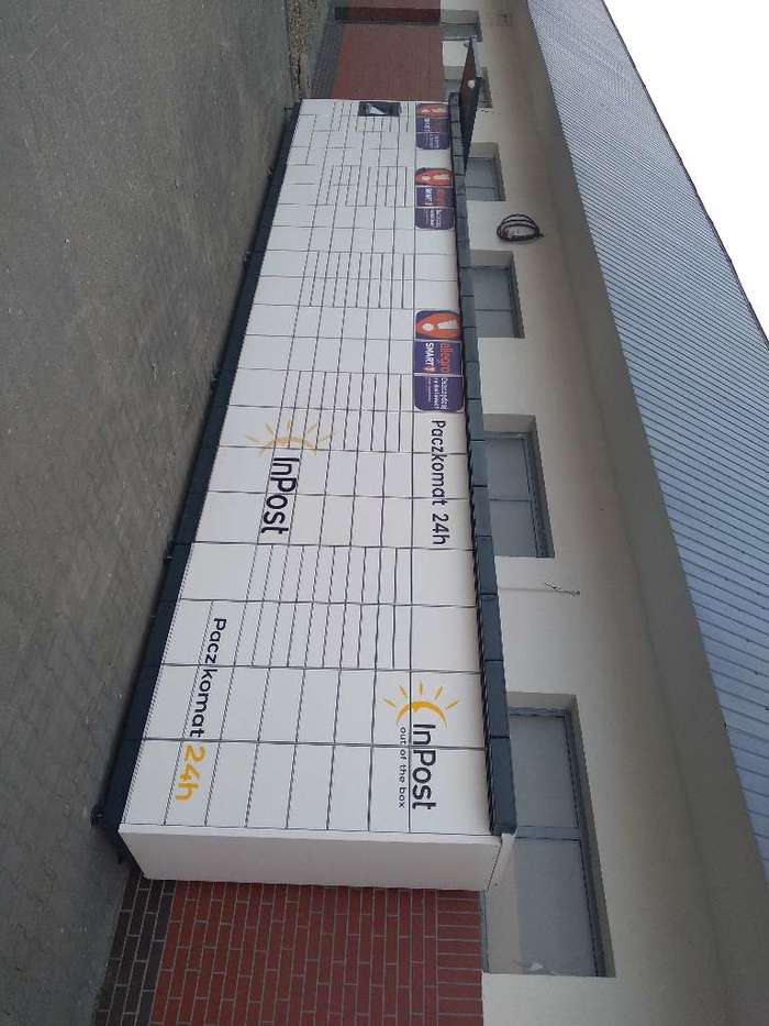 Parcel Locker BYD49M Na parkingu sklepu Twój Market