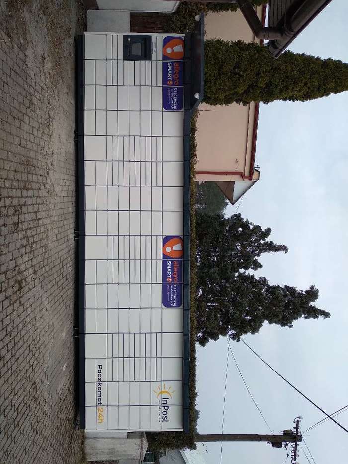 Paczkomat BYD56M na placu