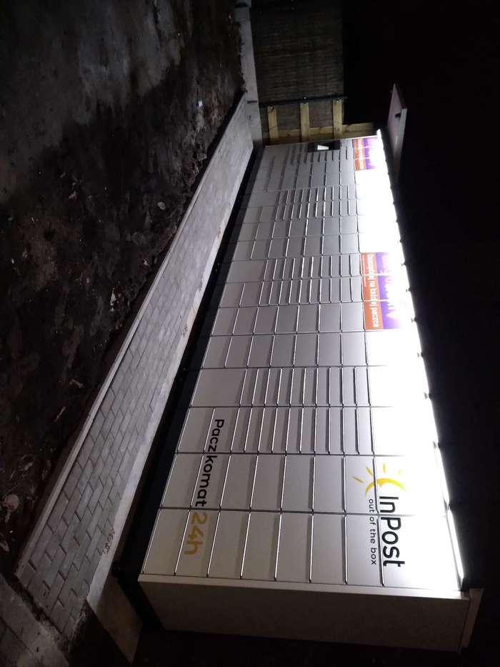 Поштомат BYD80M Przy obiekcie handlowym