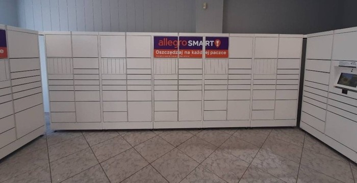 Parcel Locker BYT03H Wewnątrz lokalu przy ulicy Piekarskiej 23