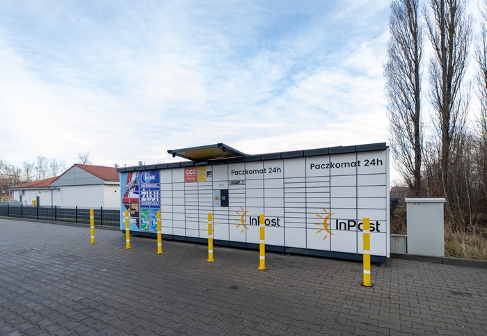 Paczkomat BYT06N Przy sklepie Aldi