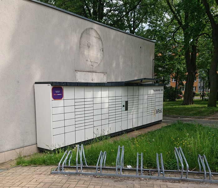 Paczkomat BYT25N Przy sklepie Czerwona Torebka