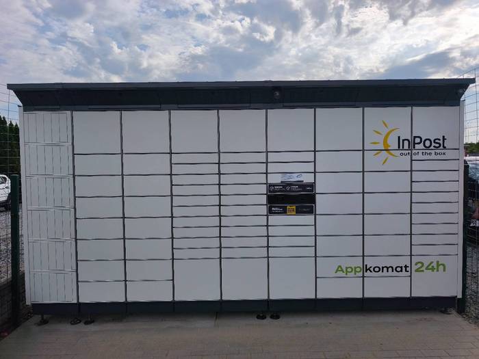 Parcel Locker BZES02BAPP przy  parkingu