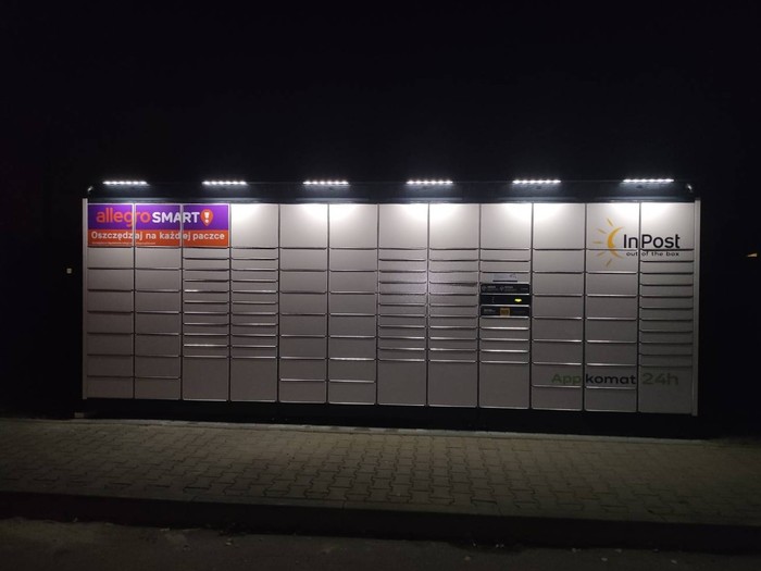 Paczkomat BZK01BAPP PARKING LKS ISKRA Brzezinka
