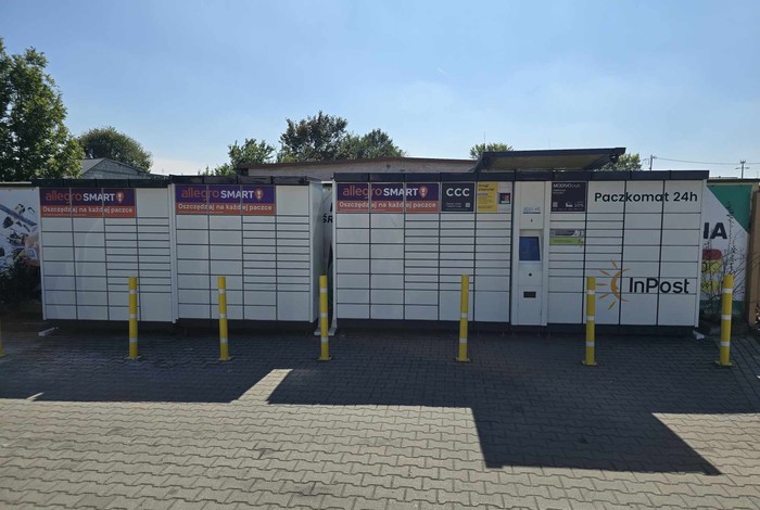 Paczkomat BZY01A parking przy stacji AXAN