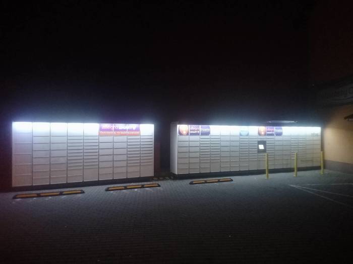 Paczkomat BZZ01M Przy sklepie Delikatesy Centrum
