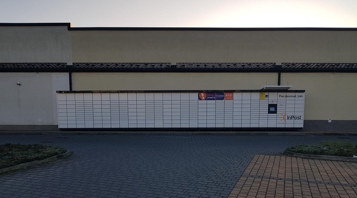 Paczkomat CAA01M Przy delikatesach Centrum