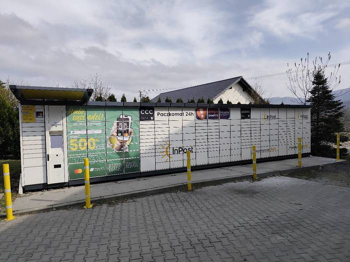 Paczkomat CAC01A Obok sklepu Lewiatan