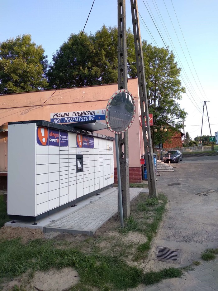 Paczkomat CAQ01M Sklep Spożywczy Czernica