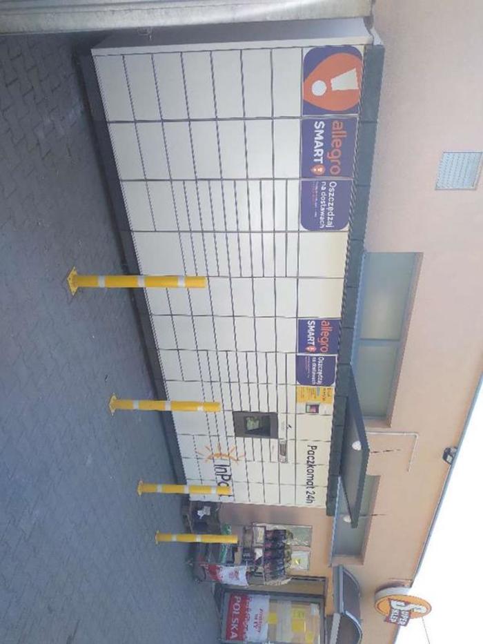 Paczkomat CBE01M Na parkingu sklepu Super Sklep