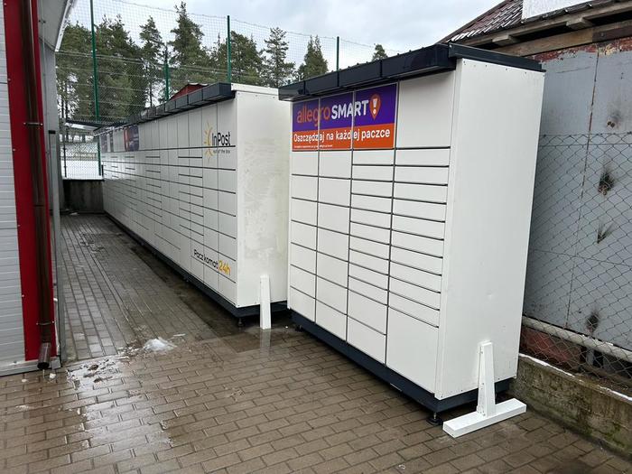 Paczkomat CBI02M przy myjni samochodowej