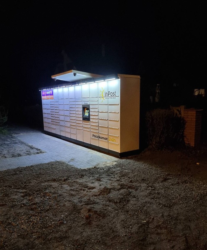 Paczkomat CCZ01M parking przy gabinecie stomatologicznym