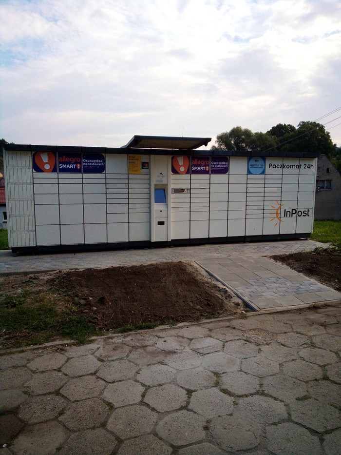 Paczkomat CED01A Za sklepem Bestt