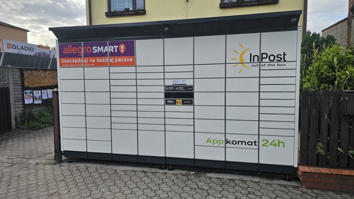 Paczkomat CEZ02BAPP Przed sklepem ABC