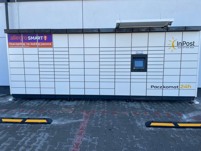 Поштомат CGL02M parking przy sklepie Topaz