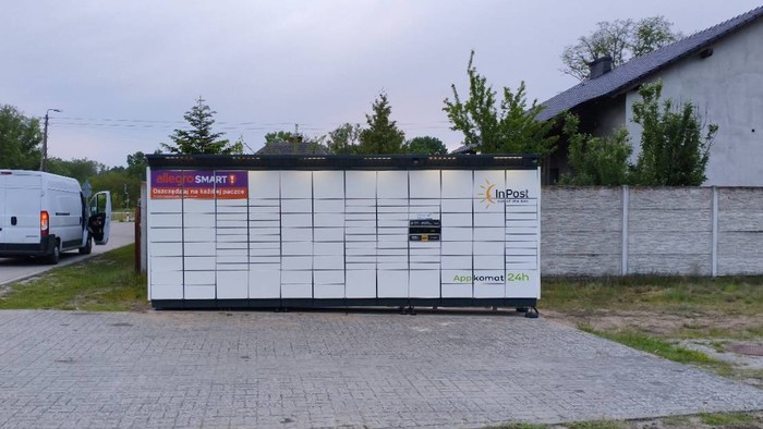 Поштомат CHBV01BAPP przy parkingu boiska Orlik