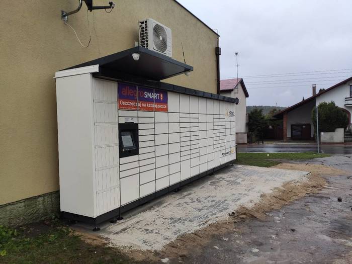Paczkomat CHD10M Przy sklepie spożywczym