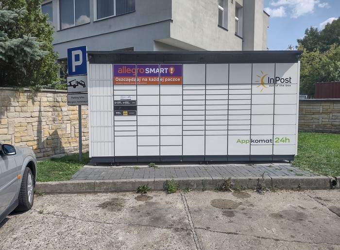 Paczkomat CHE01BAPP Parking przy Hotelu Kamena