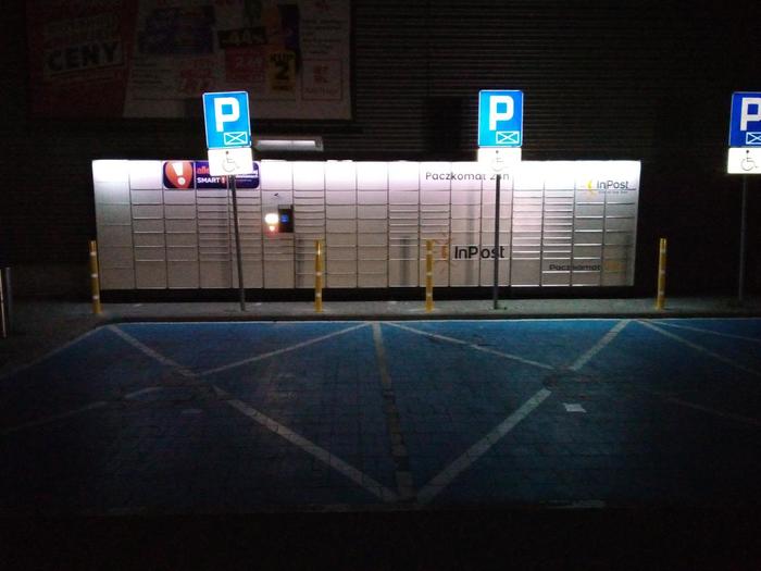 Paczkomat CHE02N Przy sklepie Kaufland