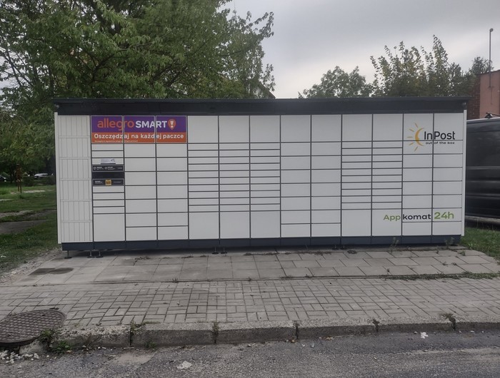 Paczkomat CHE03BAPP Przy budynku S.M Odrodzenie