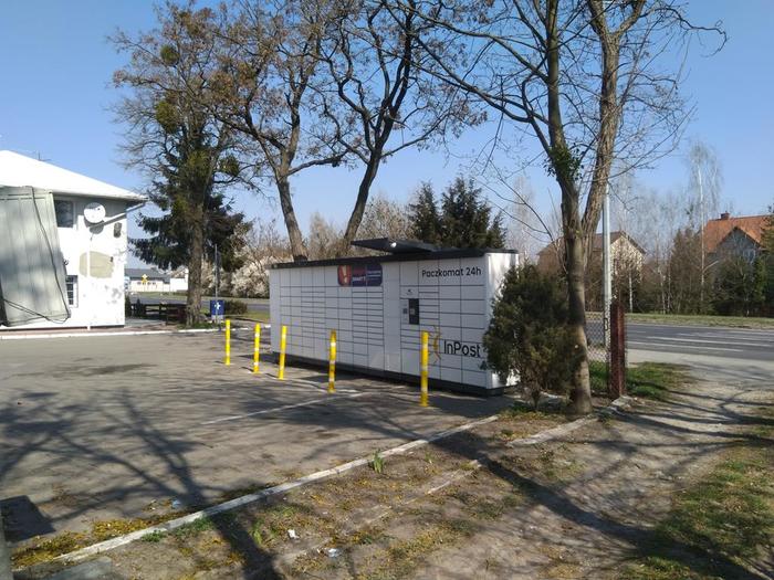 Parcel Locker CHE06N Na stacji paliw Moya