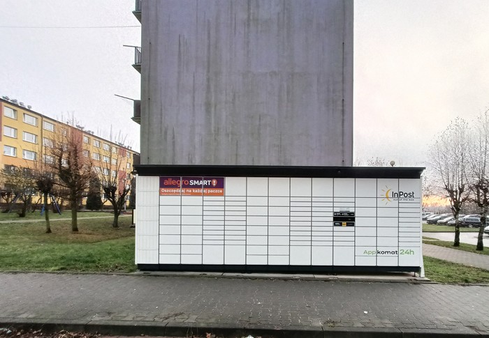 Поштомат CHL01BAPP obok bloku nr 6