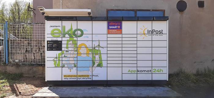 Parcel Locker CHO01APP przy warsztacie samochodowym