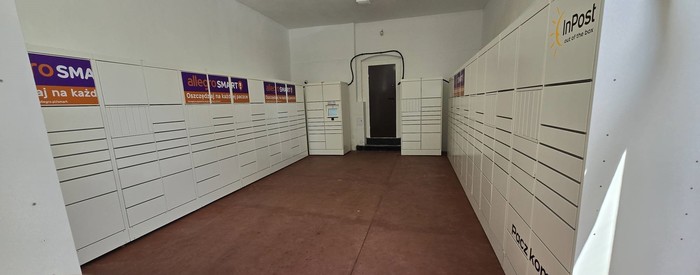 Parcel Locker CHO02H lokal na skrzyżowaniu ul.Katowickiej i ul. Krzyżowej