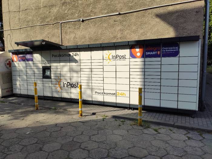 Parcel Locker CHO04M przy budynku mieszkalnym Wróblewskiego 14