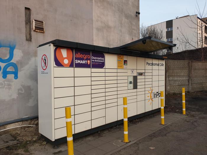 Paczkomat CHO04N Na parkingu