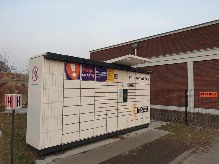 Parcel Locker CHO10N Przy sklepie z antykami Koneser