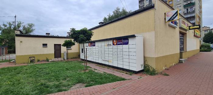 Parcel Locker CHO15M Przy sklepie motoryzacyjnym