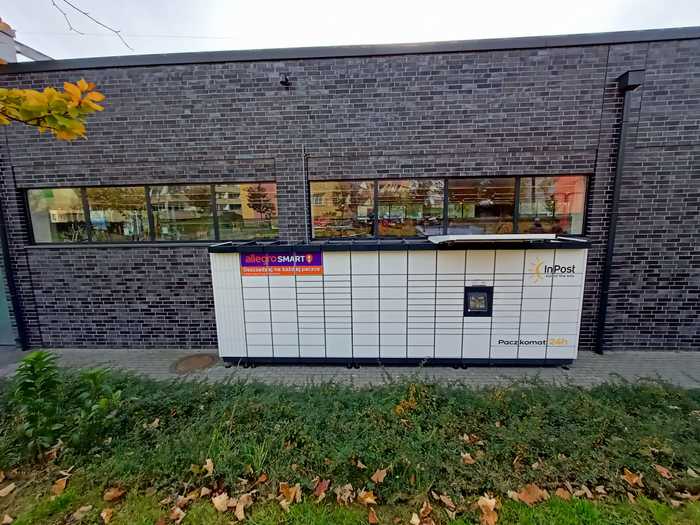 Parcel Locker CHO19M Po prawej stronie od wejścia do ALDI
